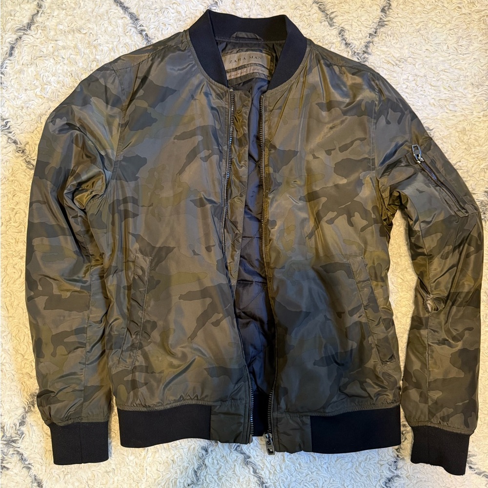 Zara Men's Green and Black Camo Bomber Jacket